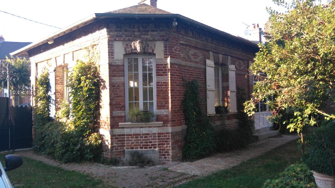 Le Jardin Des Ecureuils Hotel Demuin Exterior photo